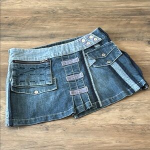 Stylish KARV Denim Mini Skirt with Unique Details size 27